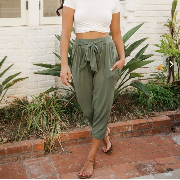 sozy Pants - Women’s Alice Capri Pants Medium Sozy Soft & Cozy Olive Green